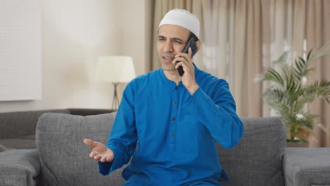 Hombre-Musulmán-Enojado-Hablando-Por-Teléfono