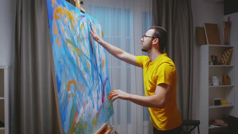 Inovative-painting-in-art-studio