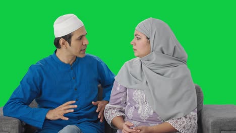 Wütendes-Muslimisches-Paar-Schreit-Und-Kämpft-Auf-Grünem-Bildschirm