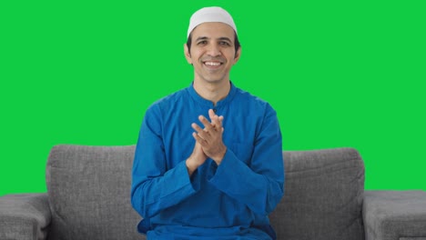 Happy-Muslim-man-clapping-and-appreciating-Green-screen