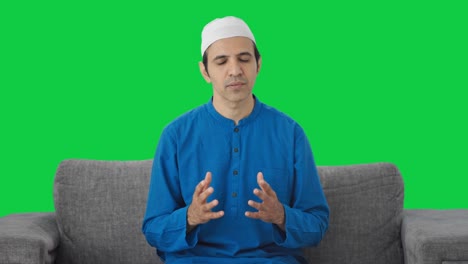 Hombre-Musulmán-Hablando-Con-La-Cámara-Pantalla-Verde