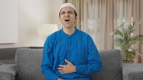 Hombre-Musulmán-Enfermo-Que-Sufre-Un-Ataque-Cardíaco