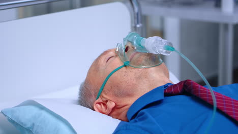 Sick-old-man-in-respiratory-mask
