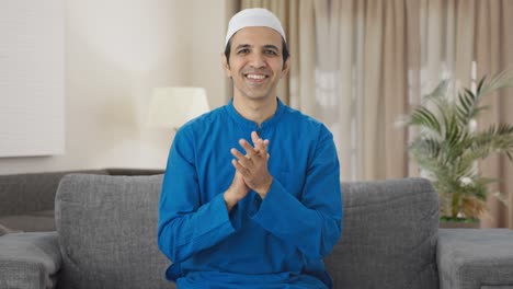 Happy-Muslim-man-clapping-and-appreciating