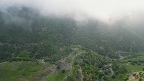 Die-Nebligen-Berge-Der-Provinz-Paktia