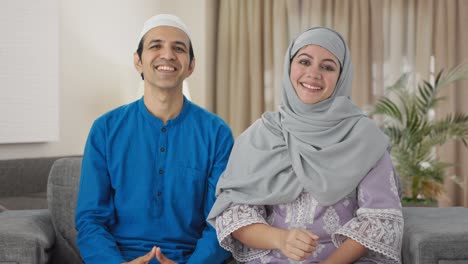 Happy-Muslim-couple-doing-Adaab