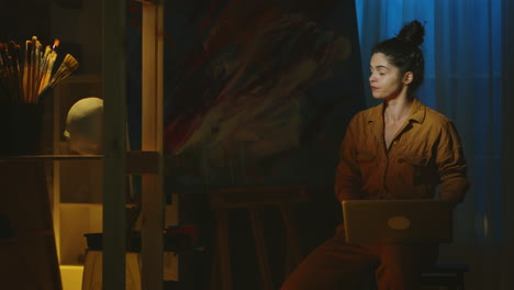 Painter-using-laptop
