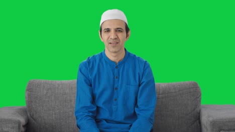 Un-Musulmán-Decepcionado-Golpeándose-La-Cabeza-Con-Una-Pantalla-Verde