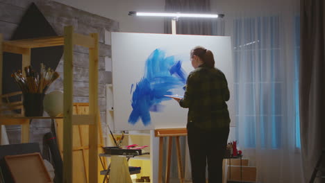 Successful-painter-in-studio