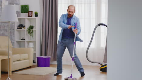 Funny-man-cleaning-apartment
