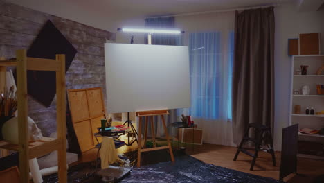 Revealing-shot-of-empty-painter-studio