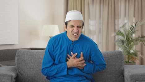 Hombre-Musulmán-Enfermo-Que-Sufre-Un-Ataque-Cardíaco-Severo
