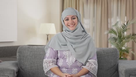 Happy-Muslim-woman-greeting-with-Adaab