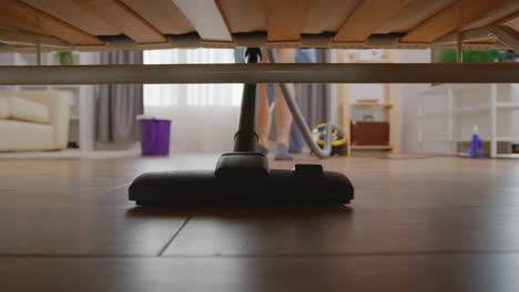 Vacum-cleaner-under-sofa