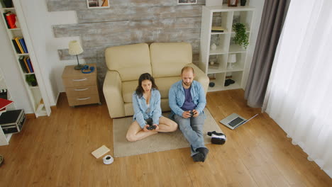 Young-gamers-couple