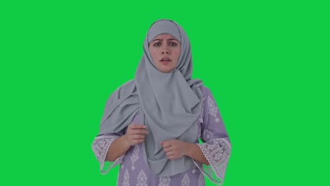 Muslimische-Frau-Bekommt-Einen-Schockierenden-Nachrichten-Greenscreen