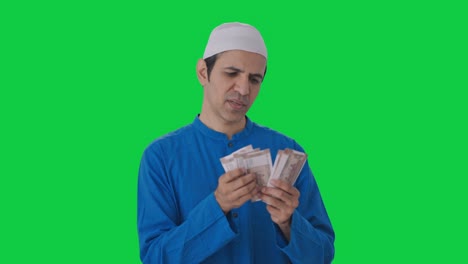 Trauriger-Muslimischer-Mann,-Der-Geld-Zählt,-Grüner-Bildschirm