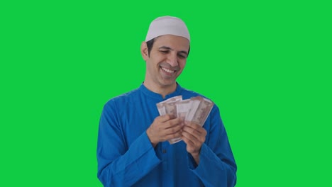 Hombre-Musulmán-Feliz-Contando-Dinero-Pantalla-Verde