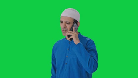 Angry-man-talking-on-phone-Green-screen