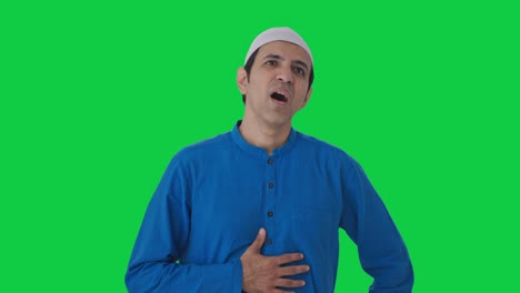 Hombre-Musulmán-Enfermo-Que-Sufre-De-Dolor-De-Estómago-Pantalla-Verde