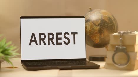 Arresto-Mostrado-En-La-Pantalla-De-Una-Computadora-Portátil-Legal