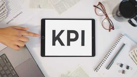 KPI-Anzeige-Auf-Einem-Tablet-Bildschirm