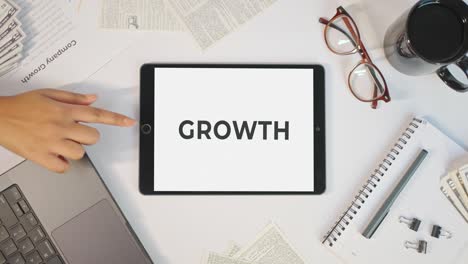 Wachstum-Wird-Auf-Einem-Tablet-Bildschirm-Angezeigt