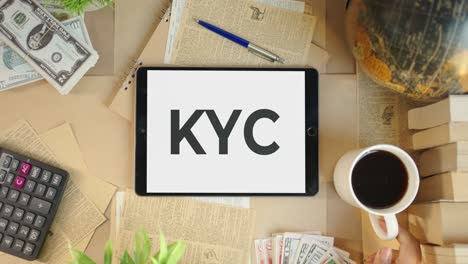 KYC-Wird-Auf-Dem-Bildschirm-Eines-Finanz-Tablets-Angezeigt