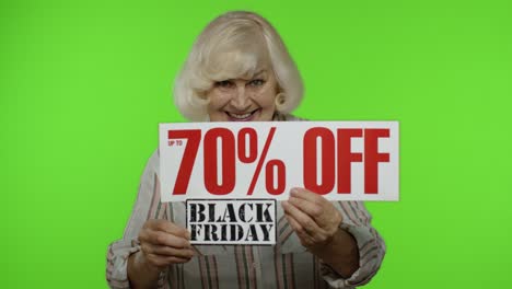 Großmutter-Zeigt-Werbung-Für-Den-Black-Friday-Und-Bis-Zu-70-Prozent-Rabatt-Auf-Den-Einkaufspreis