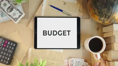 Budget-Wird-Auf-Dem-Bildschirm-Eines-Finanz-Tablets-Angezeigt