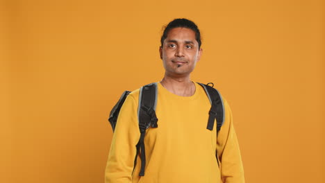 Portrait-of-smiling-man-holding-thermal-backpack,-studio-background