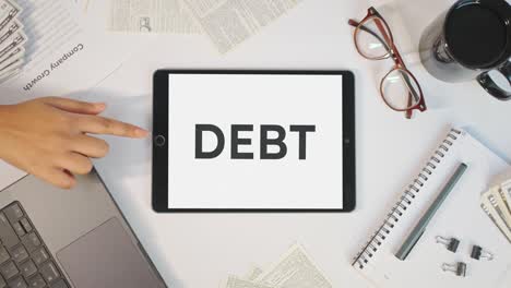 Schulden-Werden-Auf-Einem-Tablet-Bildschirm-Angezeigt