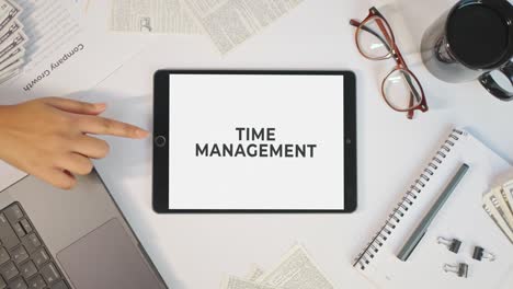 Zeitmanagement-Anzeige-Auf-Einem-Tablet-Bildschirm