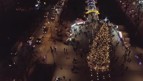 Weihnachtsbaum,-Jahrmarkt,-Luftaufnahme-Im-Stadtzentrum-Im-Winter,-Neujahr-2021-In-Lemberg,-Ukraine