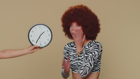 Woman-with-anxiety-checking-time-on-clock,-running-late-to-work,-being-in-delay,-deadline