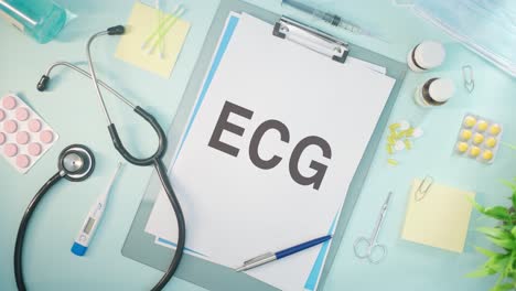 EKG-Auf-Medizinischem-Papier-Geschrieben