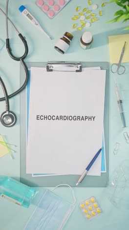 Vertikales-Video-Einer-Echokardiographie-Auf-Medizinischem-Papier