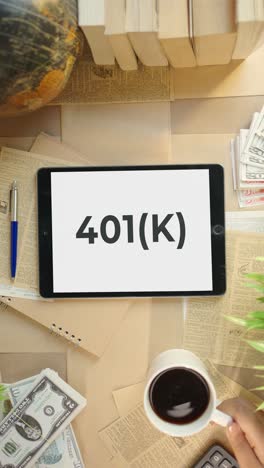 VERTICAL-VIDEO-OF-401(K)-DISPLAYING-ON-FINANCE-TABLET-SCREEN