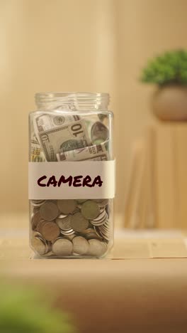 VERTICAL-VIDEO-OF-PERSON-SAVING-MONEY-FOR-CAMERA