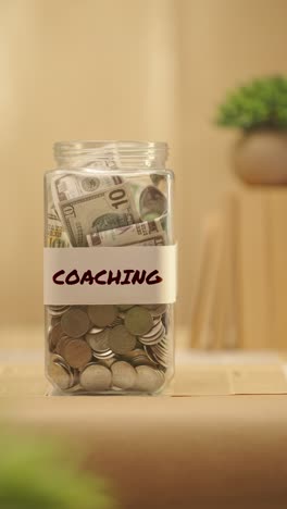 VERTICAL-VIDEO-OF-PERSON-SAVING-MONEY-FOR-COACHING