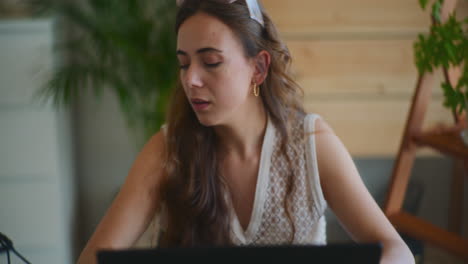 Sad-Woman-Facing-Difficulties-on-Laptop