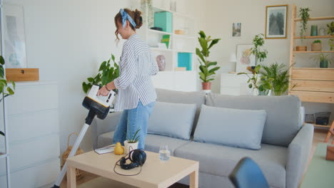 Smiling-Woman-with-Wireless-Vacuum-Cleaner