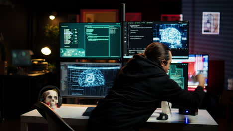 Hackers-Encontrados-Por-Agentes-De-La-Ley-Cibercriminales-Escapando-Con-Datos-Robados-En-SSD