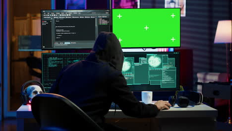 Hackeo-Cibercriminal-Usando-Una-PC-Con-Pantalla-Verde-Y-Obteniendo-Un-Error-Crítico