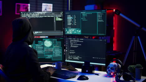 Hacker-Que-Utiliza-Una-PC-Para-Robar-Datos-Y-Apunta-A-Sistemas-De-Seguridad-Sin-Parches