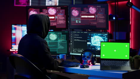 Hacker-Haciendo-Sabotaje-Informático-Usando-Ransomware-Troyano-En-Una-Computadora-Portátil-De-Pantalla-Verde