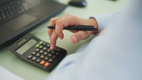 Shot-of-Hand-Counting-on-Calculator