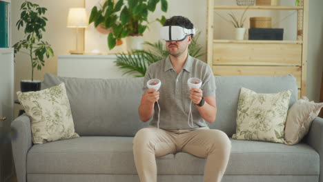 Mann-Spielt-Spiele-In-Der-Virtuellen-Realität