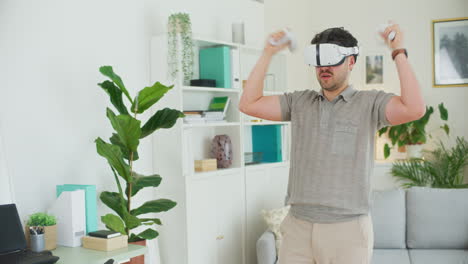Mann-Spielt-Spiele-Mit-VR-Brille