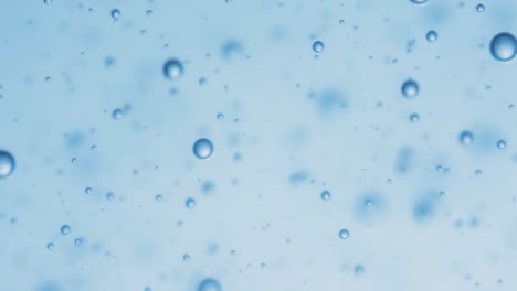 Muchas-Burbujas-De-Agua-En-Agua-Azul-Se-Acercan,-Onda-De-Agua-Abstracta-Con-Burbujas-En-Cámara-Lenta.